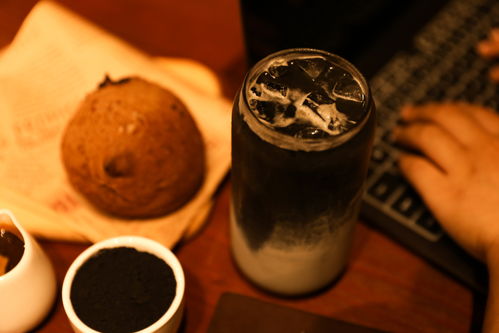 美式冰咖啡摄影 捕捉清凉与咖啡的纯粹魅力